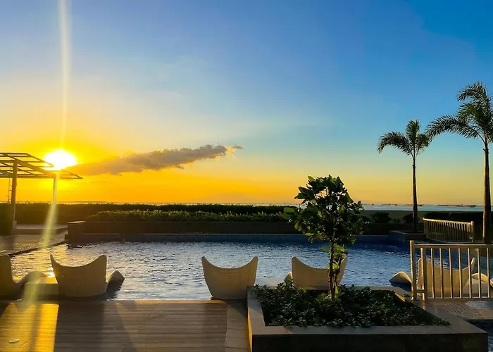 Spacious 5-bedroom Luxury Across Okada Apartamento