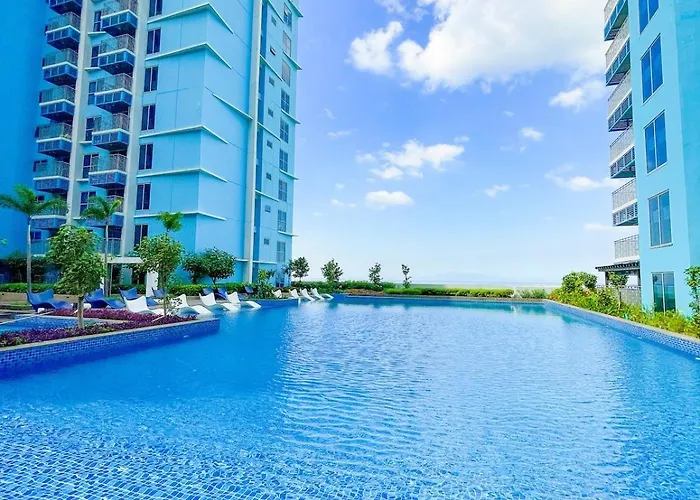 Spacious 5-bedroom Luxury Across Okada Apartamento